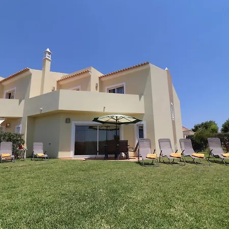 Casa de Férias 3-bed Townhouse With Pool In Balaia *
