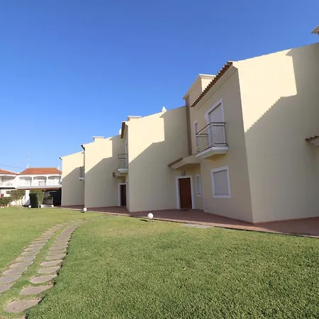 Casa de Férias 3-bed Townhouse With Pool In Balaia