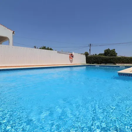 Casa de Férias 3-bed Townhouse With Pool In Balaia