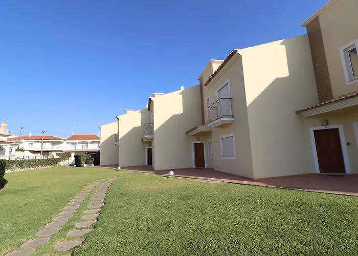 Prázdninový dům 3-bed Townhouse With Pool In Balaia