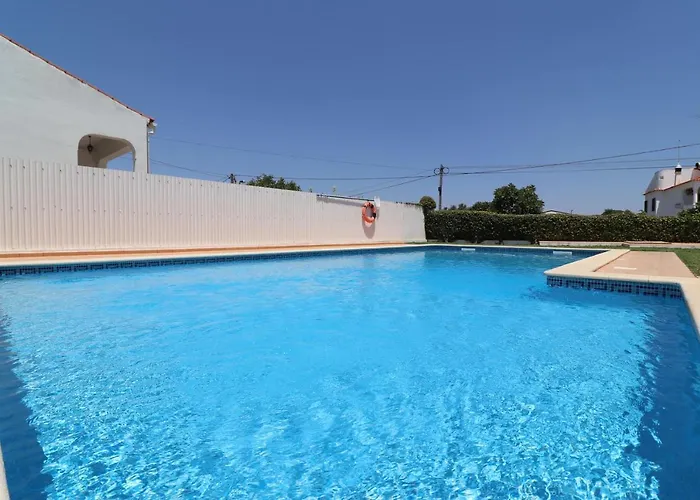 Prázdninový dům 3-bed Townhouse With Pool In Balaia